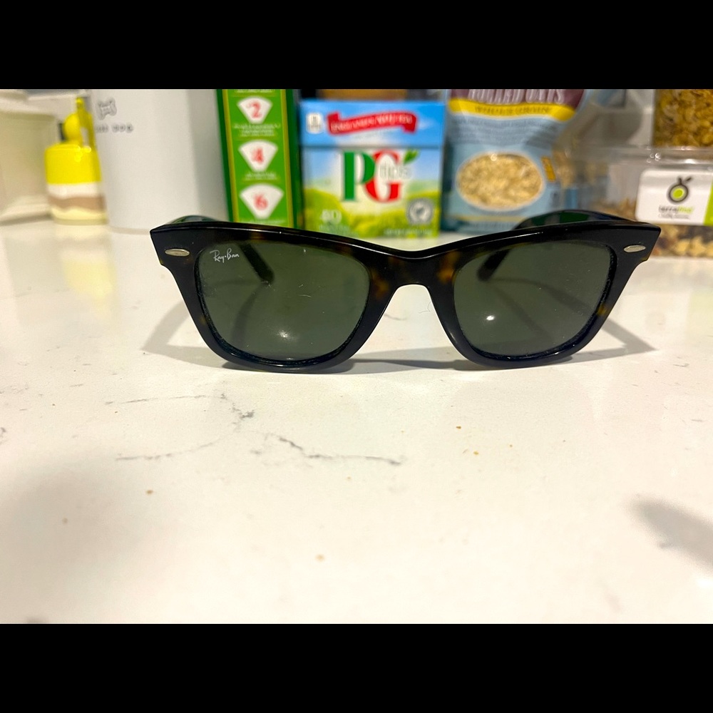 Tortoise ray ban wayfarer